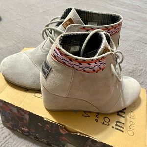 New Toms booties